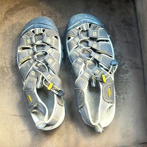 Men’s keens size 10